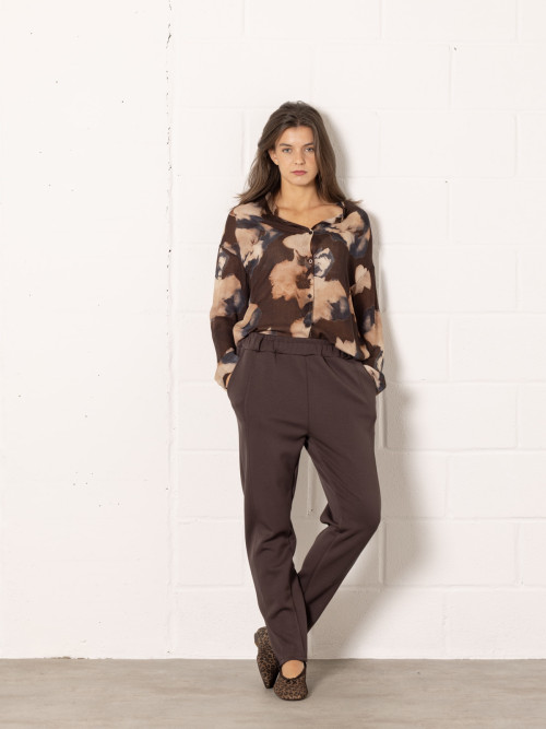 Pantalón confy regular fit color Marrón 