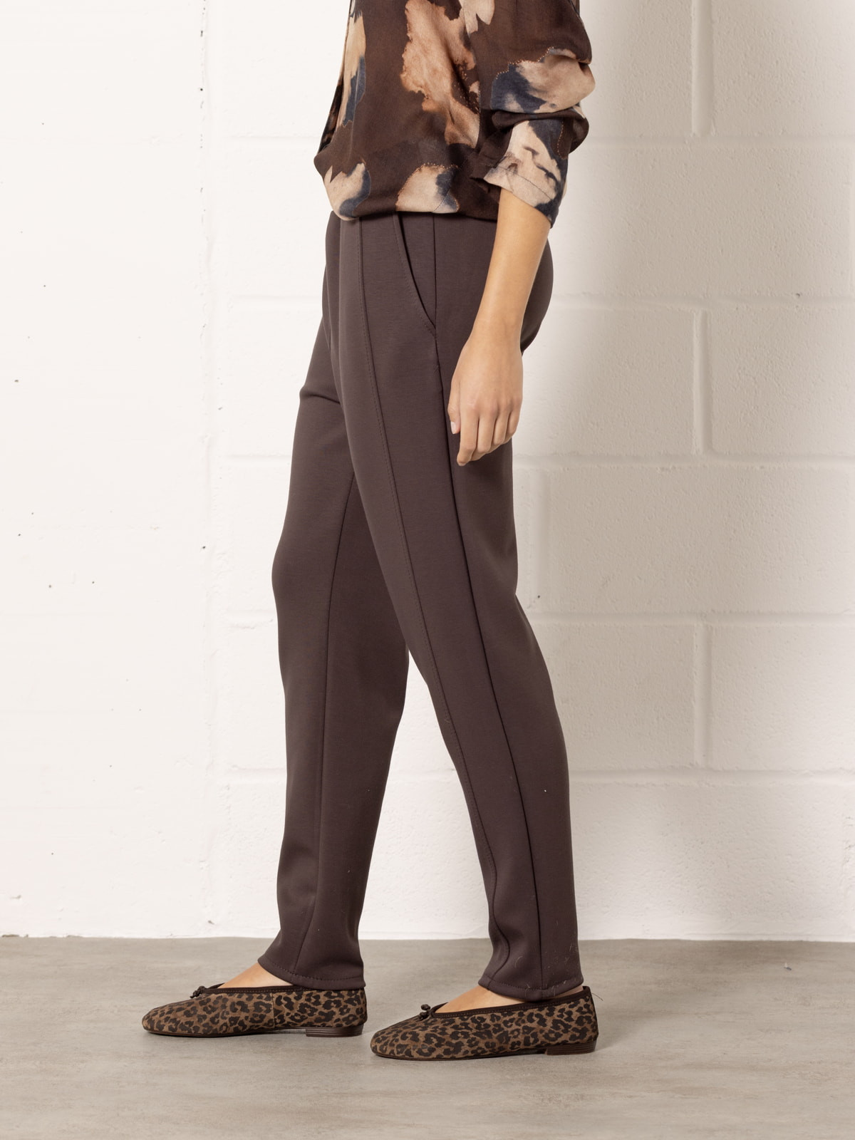 Comfort regular fit pants  Marrón  colour