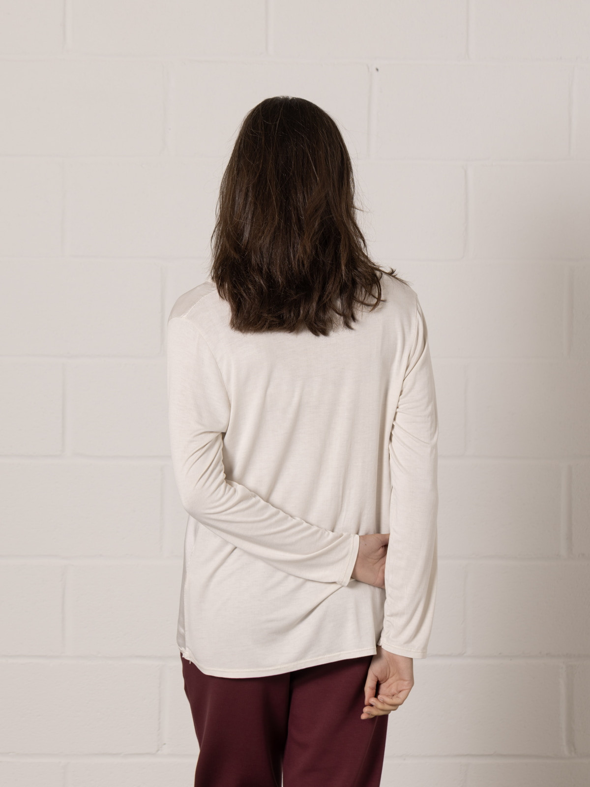 Camiseta fluida escote pico ecovisco color Beige