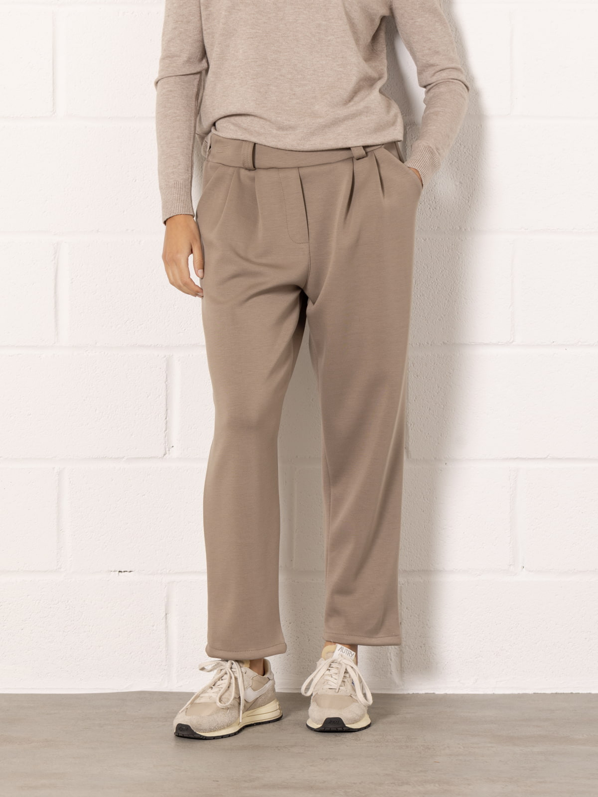 pantalón fluido pinzas color Taupe