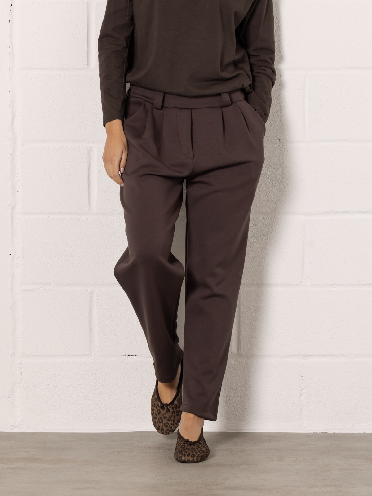 fluid pleated pants  Marrón  colour