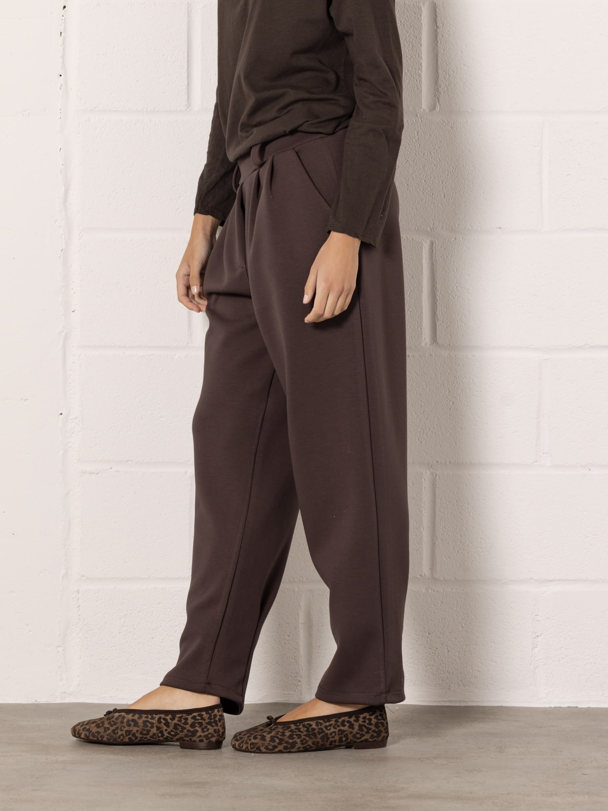 fluid pleated pants  Marrón  colour