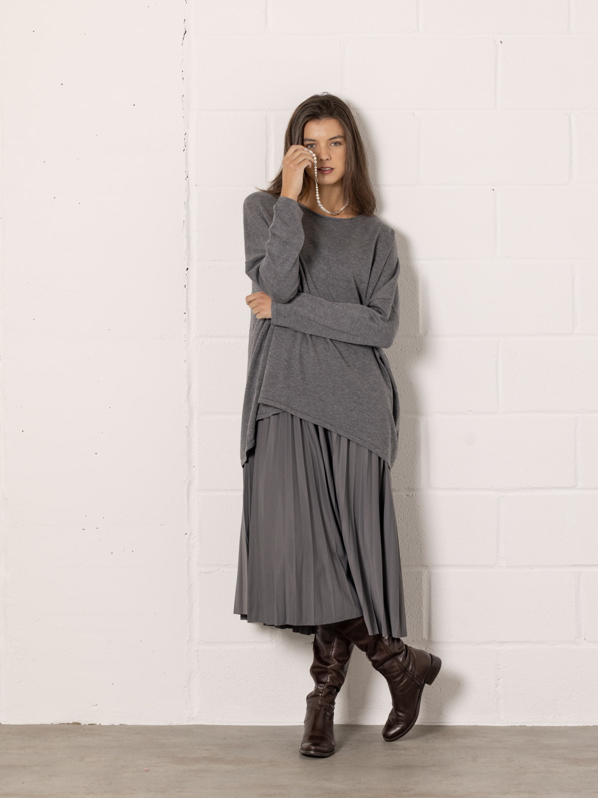 Pearl necklace on a chain  White colour