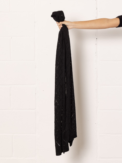 Plain diamond pattern scarf  Black colour