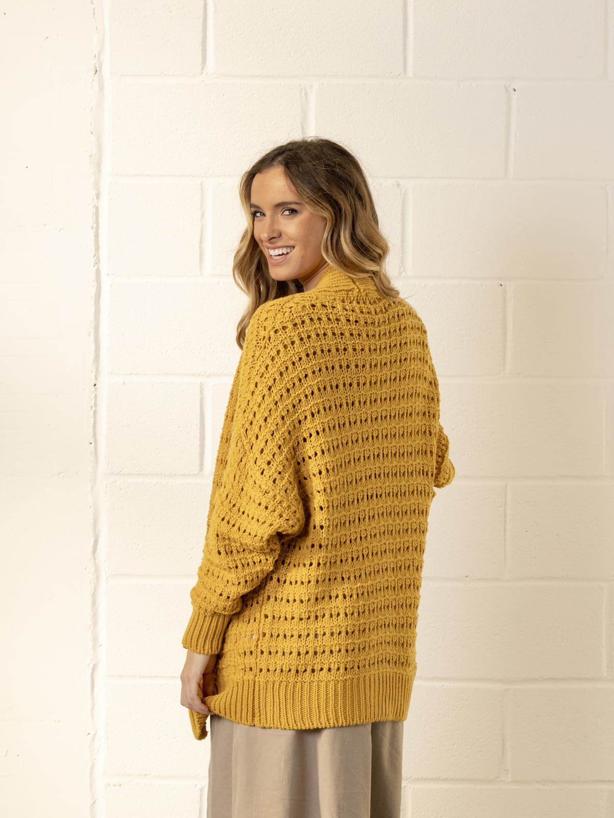 Chaqueta punto oversize color Ocre